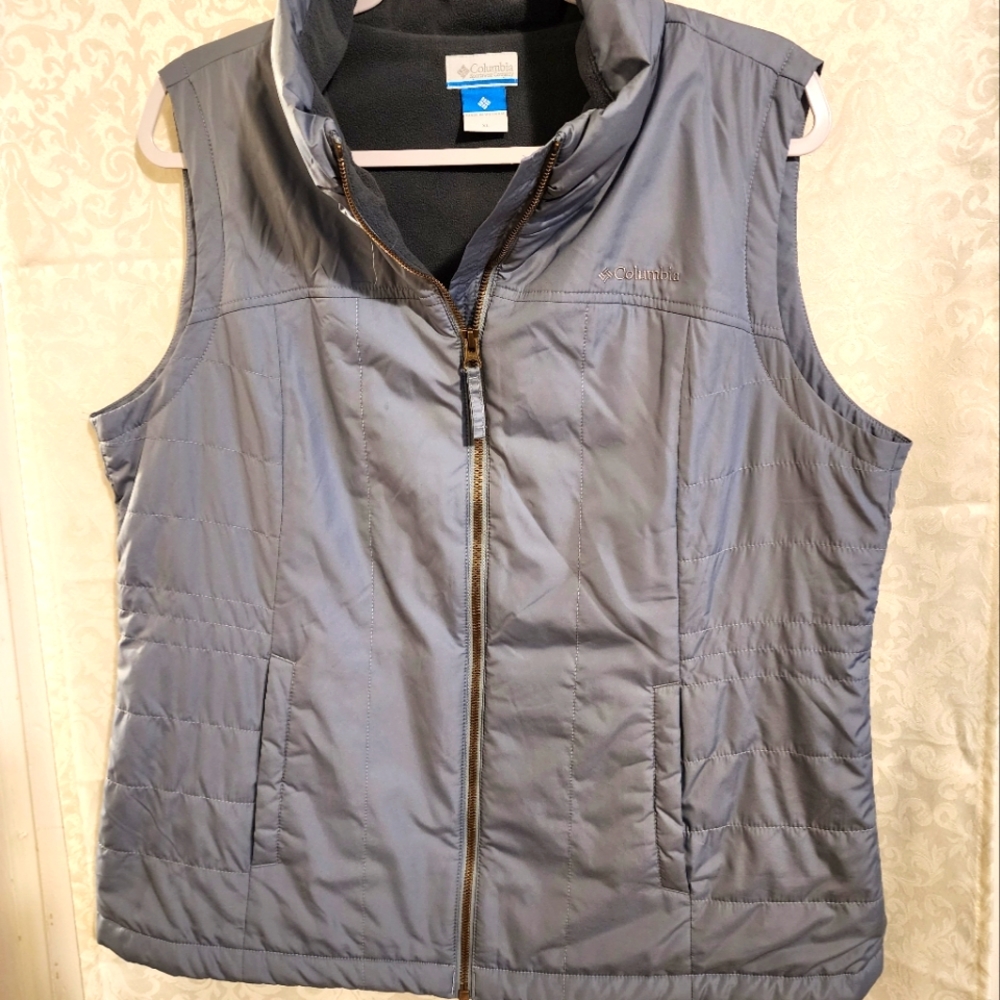 Women's Columbia XL Gray vest Size XL